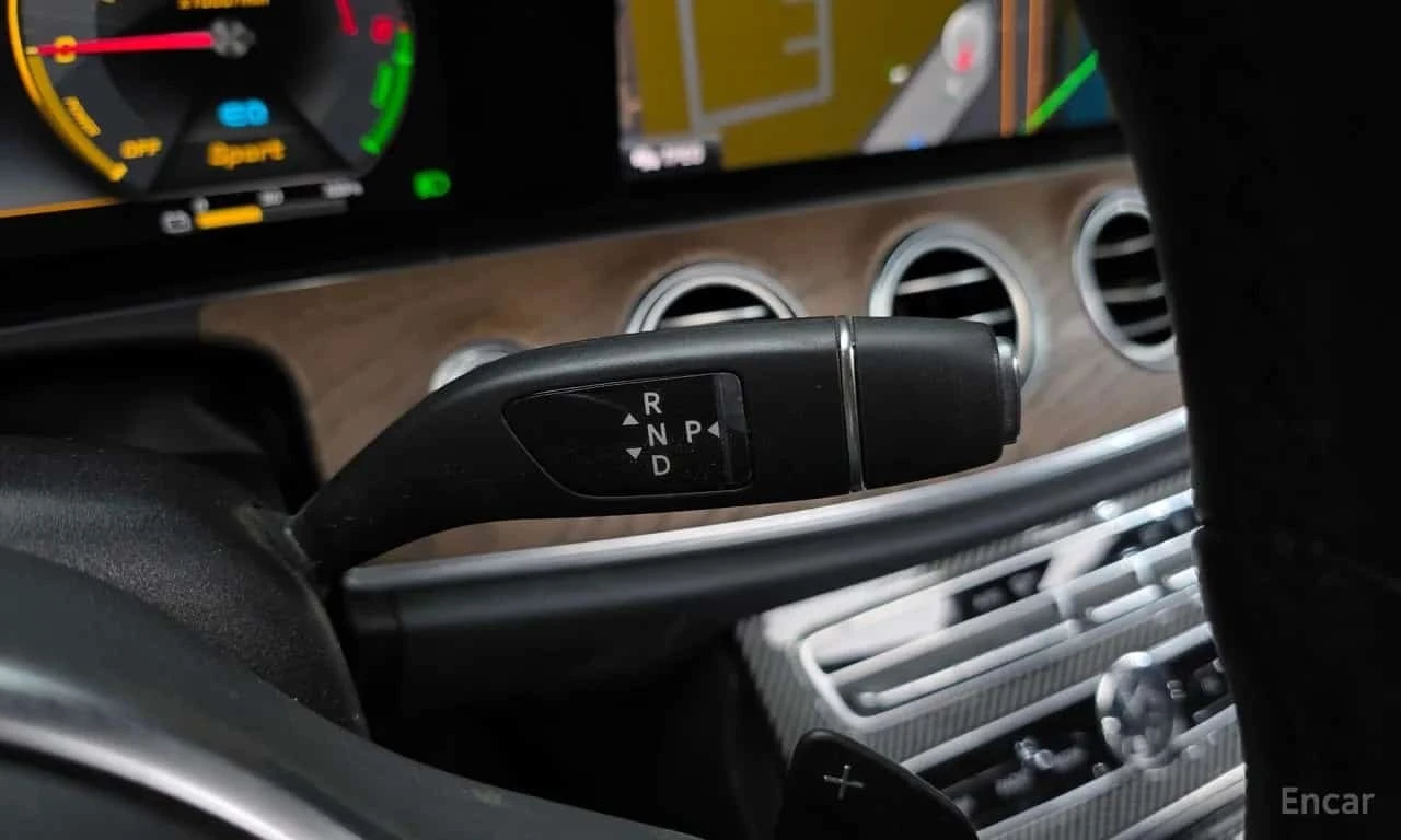 Mercedes-Benz E 300 * E300e Exclusive * , снимка 9 - Автомобили и джипове - 56621367
