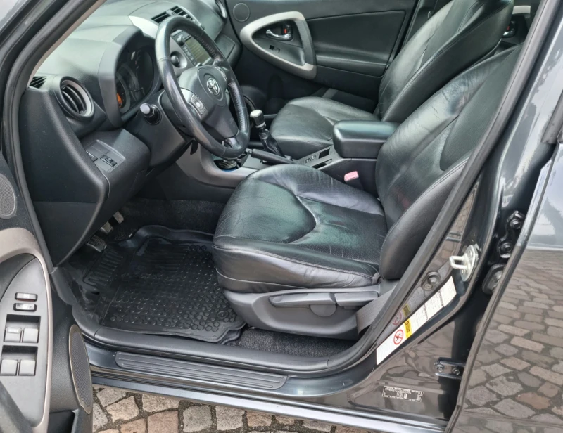 Toyota Rav4, снимка 9 - Автомобили и джипове - 52653872