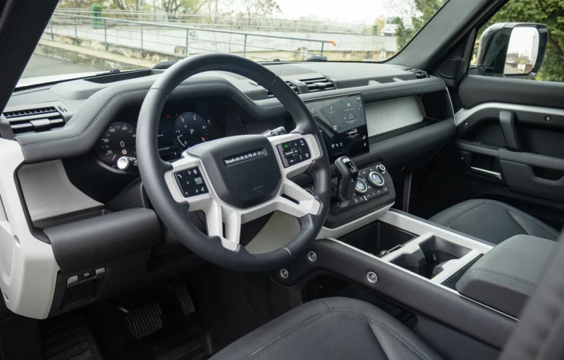 Land Rover Defender D300 MHEV X-Dynamic SE, снимка 9 - Автомобили и джипове - 52660267