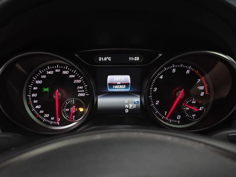 Mercedes-Benz GLA GLA220 Premium| 190к.с.| ВКЛ.ТЕХНОТЕСТ, снимка 8 - Автомобили и джипове - 55563334