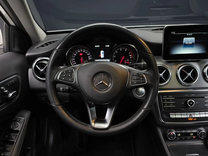 Mercedes-Benz GLA GLA220 Premium| 190к.с.| ВКЛ.ТЕХНОТЕСТ, снимка 13 - Автомобили и джипове - 55563334