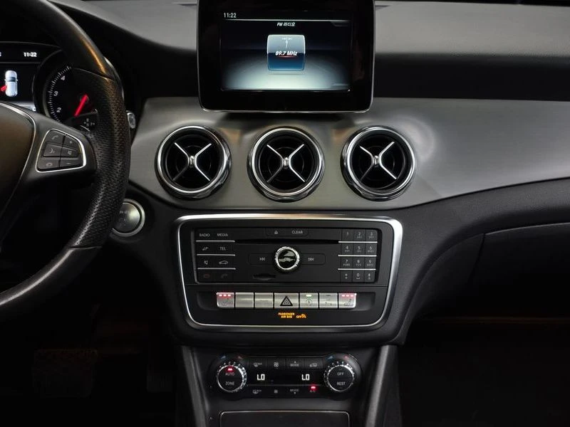 Mercedes-Benz GLA GLA220 Premium| 190к.с.| ВКЛ.ТЕХНОТЕСТ, снимка 12 - Автомобили и джипове - 55563334