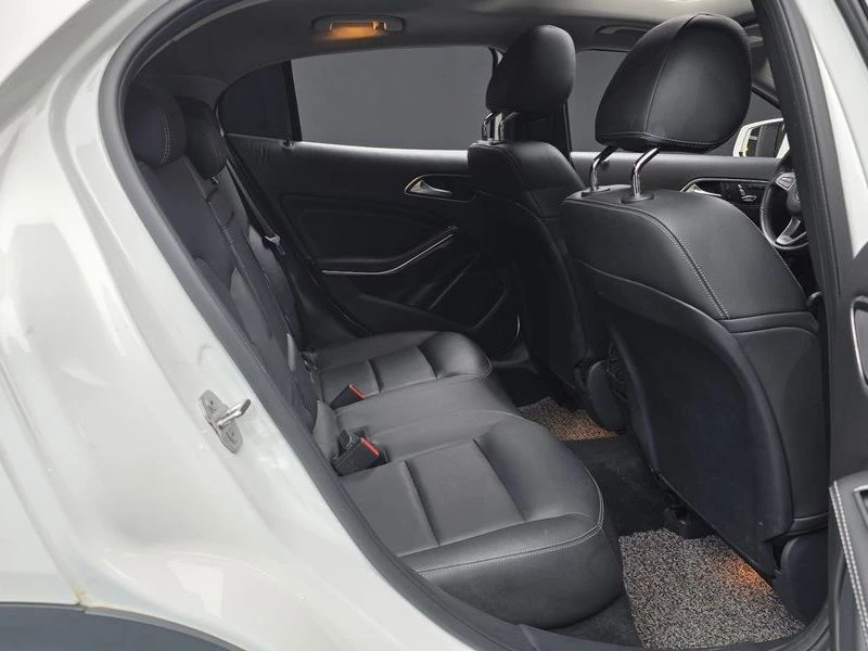 Mercedes-Benz GLA GLA220 Premium| 190к.с.| ВКЛ.ТЕХНОТЕСТ, снимка 11 - Автомобили и джипове - 55563334