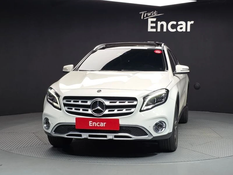 Mercedes-Benz GLA GLA220 Premium| 190к.с.| ВКЛ.ТЕХНОТЕСТ, снимка 3 - Автомобили и джипове - 55563334