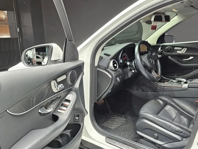 Mercedes-Benz GLC 300 4Matic, снимка 11 - Автомобили и джипове - 55750581