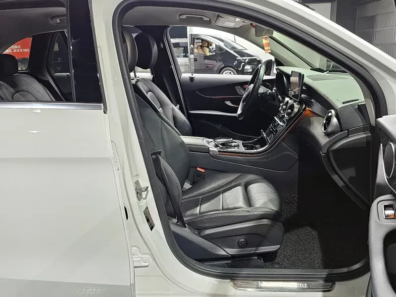 Mercedes-Benz GLC 300 4Matic, снимка 10 - Автомобили и джипове - 55750581