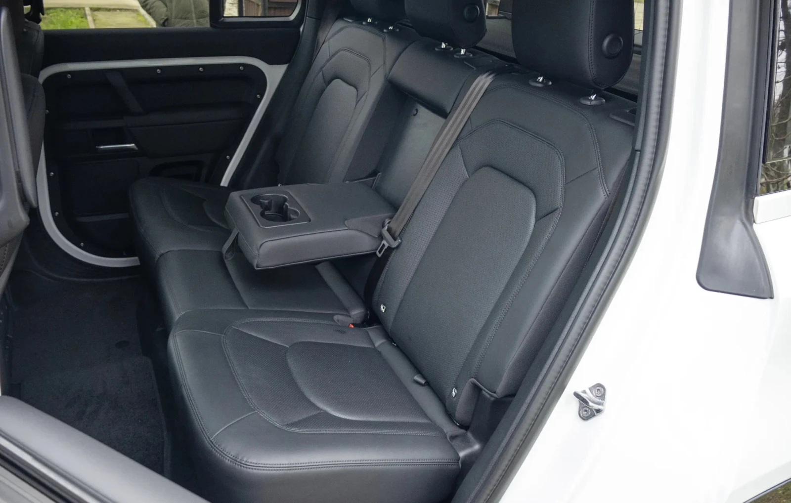 Land Rover Defender D300 MHEV X-Dynamic SE | Mobile.bg   13