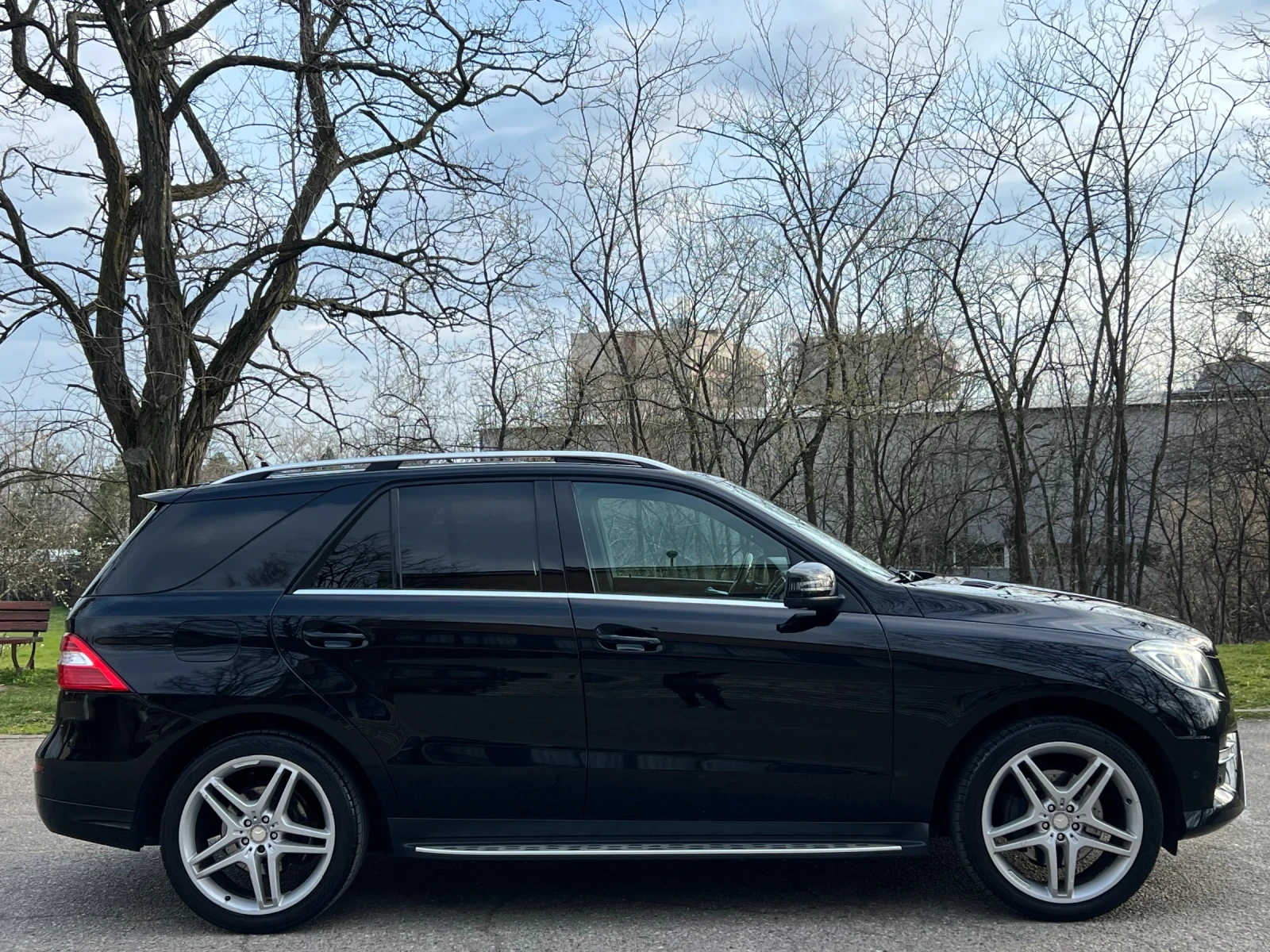 Mercedes-Benz ML 350 AMG/DISTRONIK/EDITION1/DESIGNO/MEMORY, снимка 6 - Автомобили и джипове - 53790783