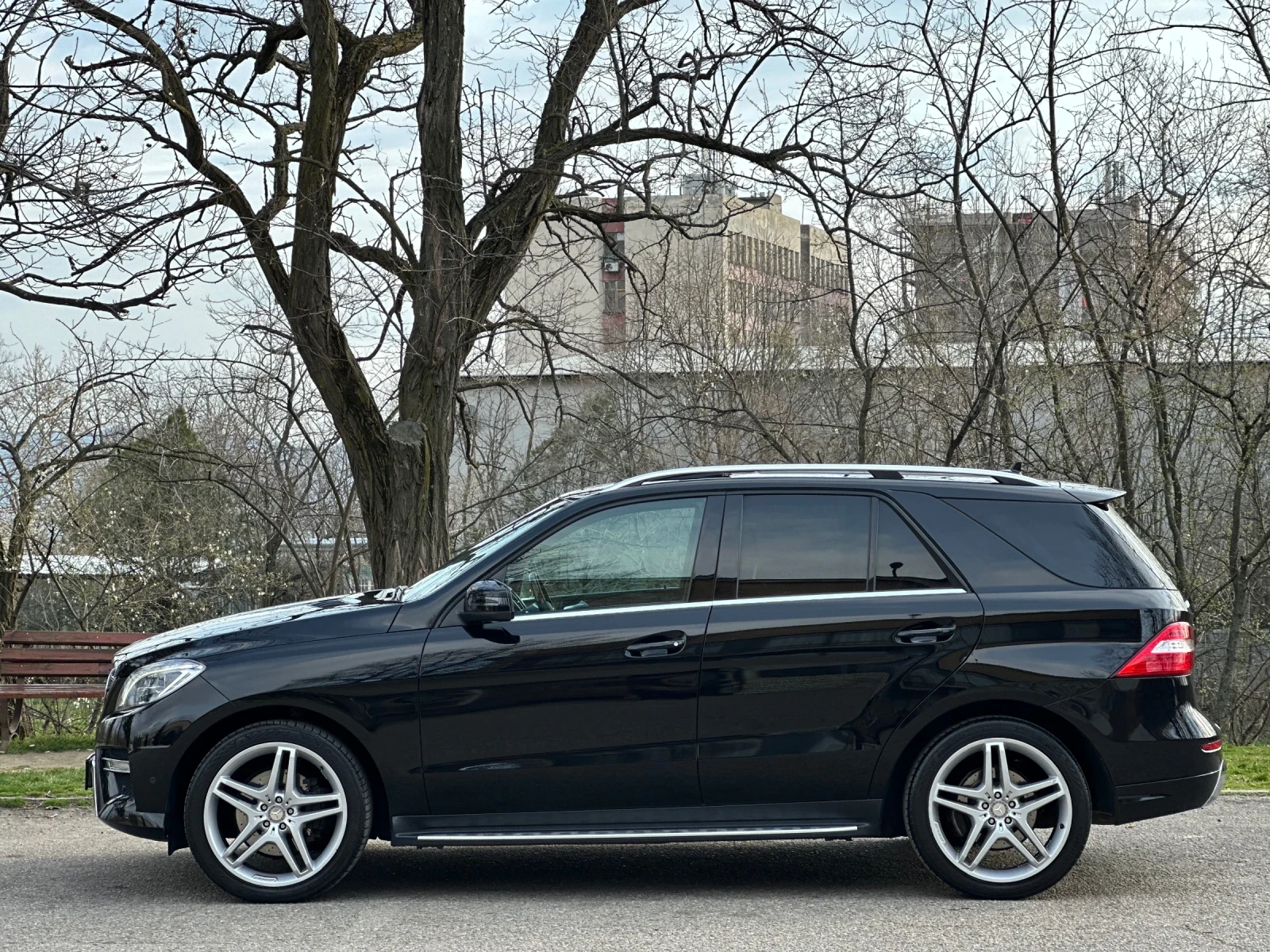 Mercedes-Benz ML 350 AMG/DISTRONIK/EDITION1/DESIGNO/MEMORY, снимка 7 - Автомобили и джипове - 53790783