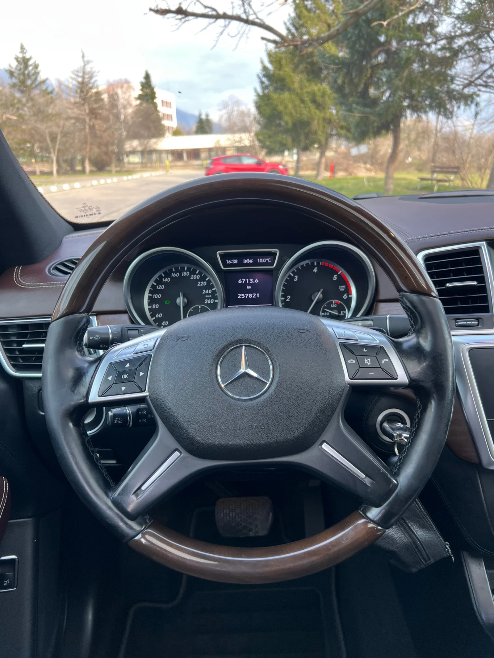 Mercedes-Benz ML 350 AMG/DISTRONIK/EDITION1/DESIGNO/MEMORY, снимка 13 - Автомобили и джипове - 53790783