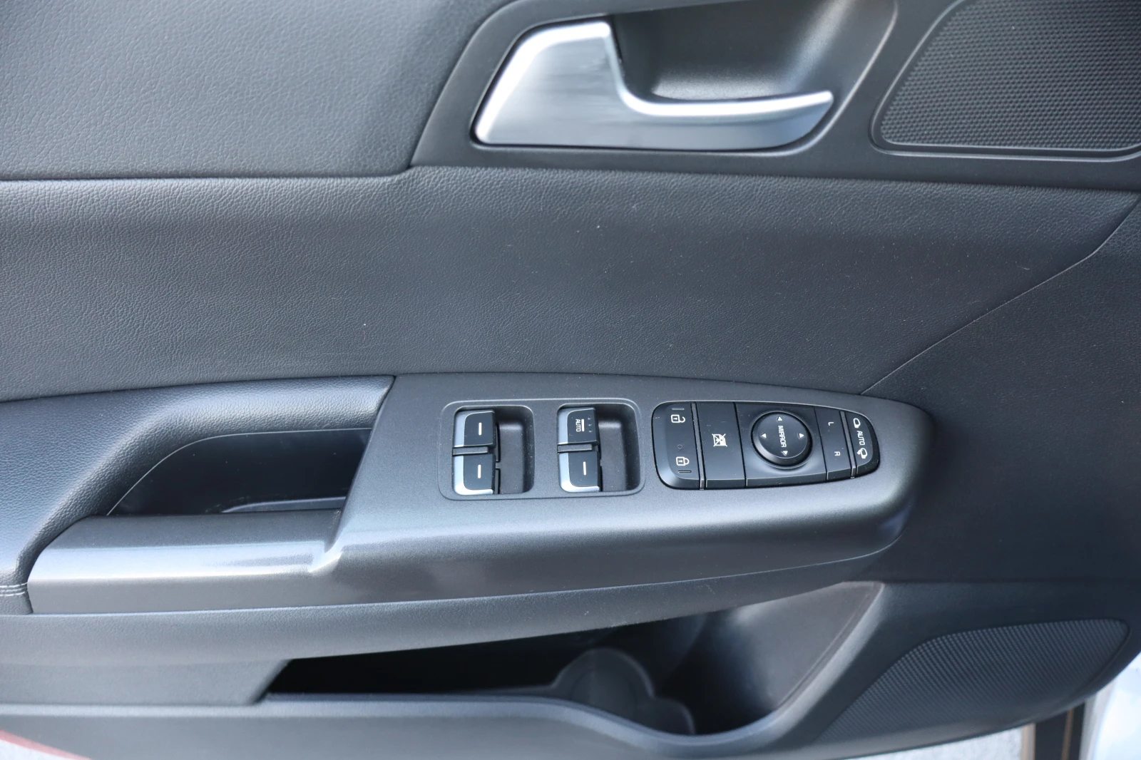 Kia Sportage 2.0CRDI* 4X4*  - изображение 8