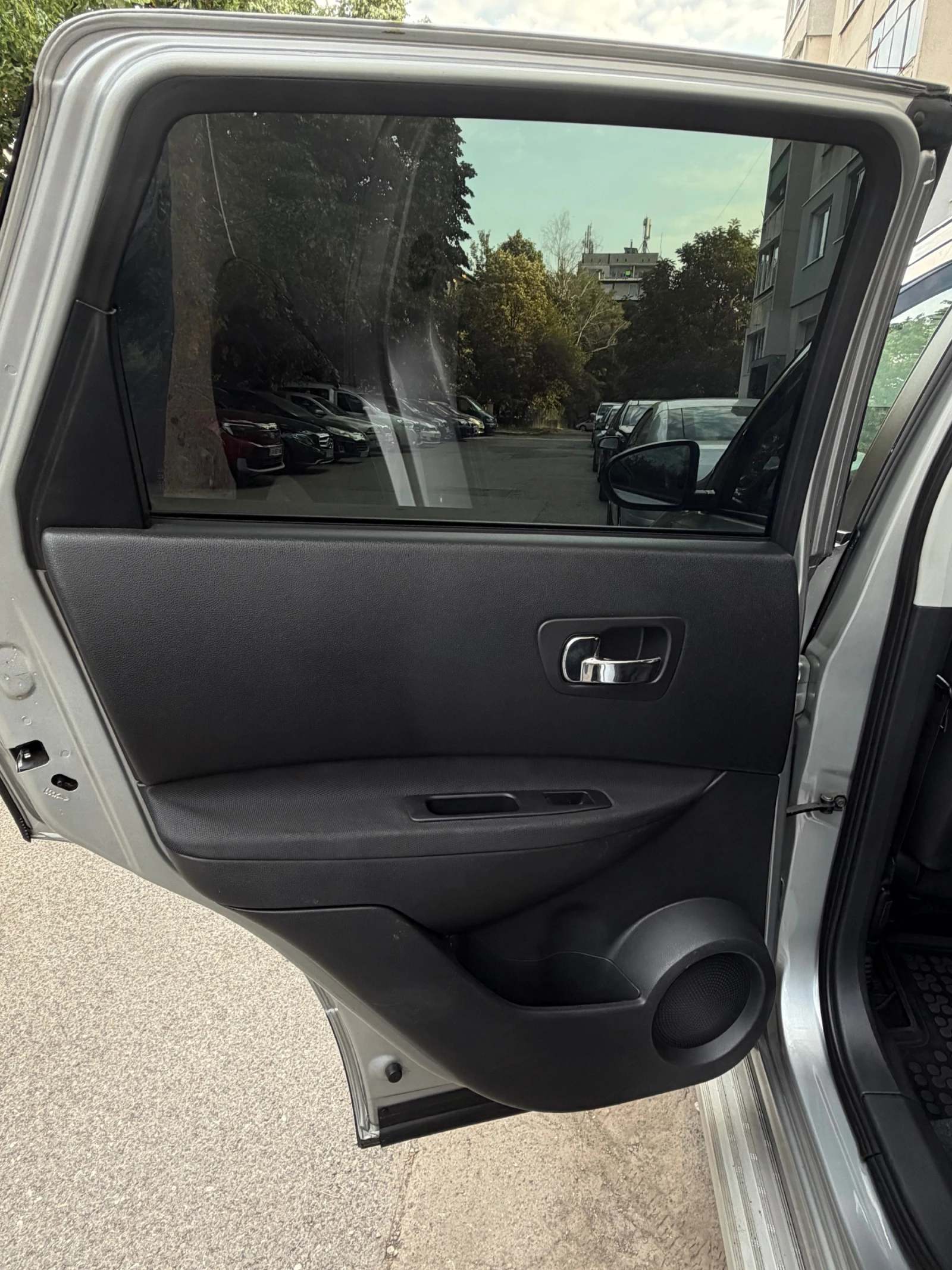 Nissan Qashqai J 10, снимка 8 - Автомобили и джипове - 55600616