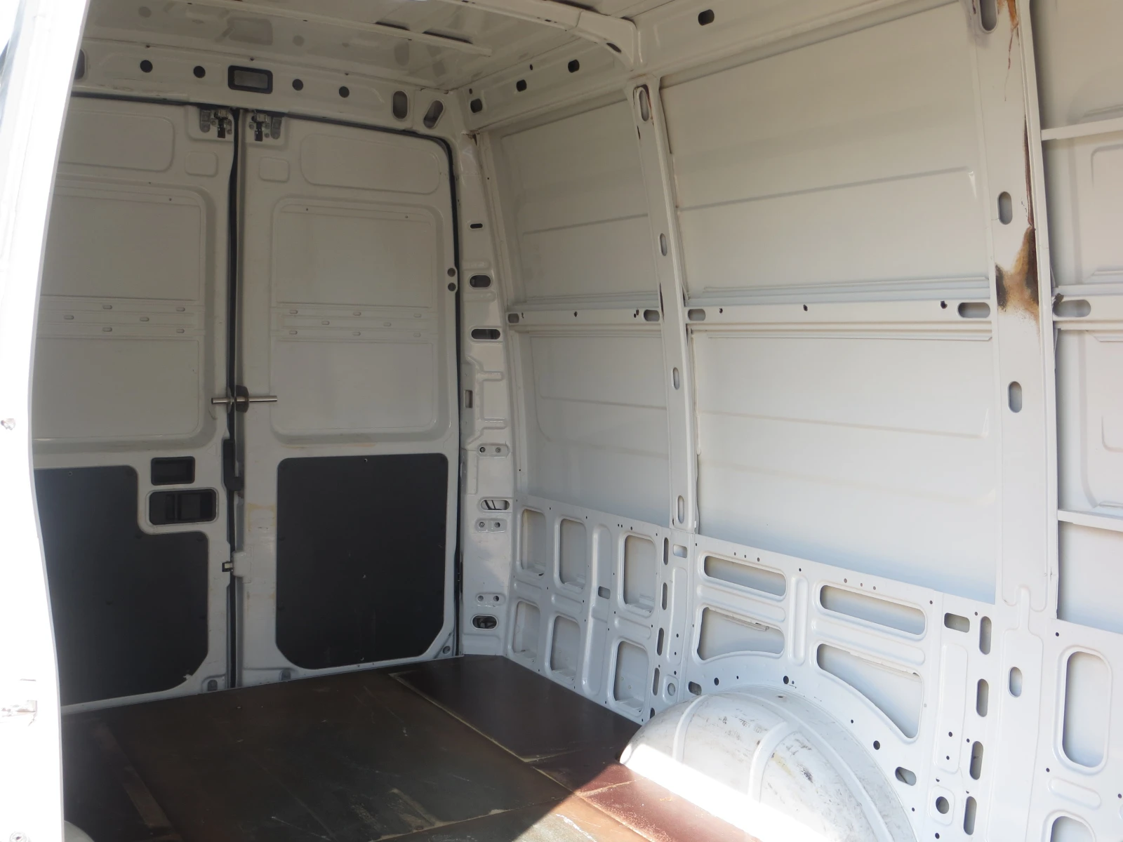 Iveco Daily 35S13-12 КУБ. М. ОБЕМ НА ТОВАРНОТО ПОМЕЩЕНИЕ, снимка 13 - Бусове и автобуси - 54619140