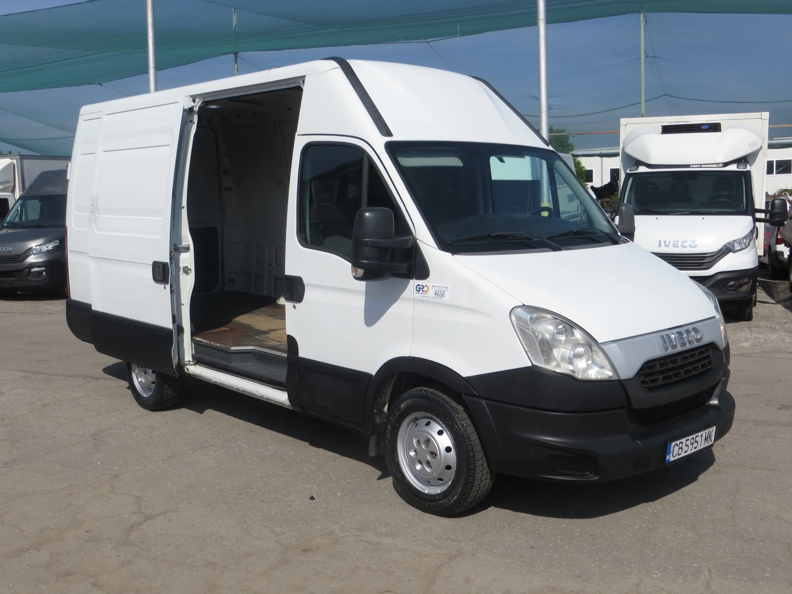 Iveco Daily 35S13-12 КУБ. М. ОБЕМ НА ТОВАРНОТО ПОМЕЩЕНИЕ, снимка 11 - Бусове и автобуси - 54619140