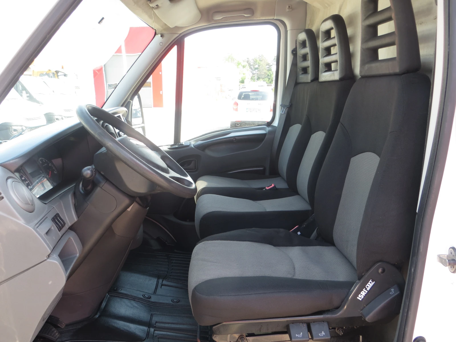 Iveco Daily 35S13-12 КУБ. М. ОБЕМ НА ТОВАРНОТО ПОМЕЩЕНИЕ, снимка 7 - Бусове и автобуси - 54619140