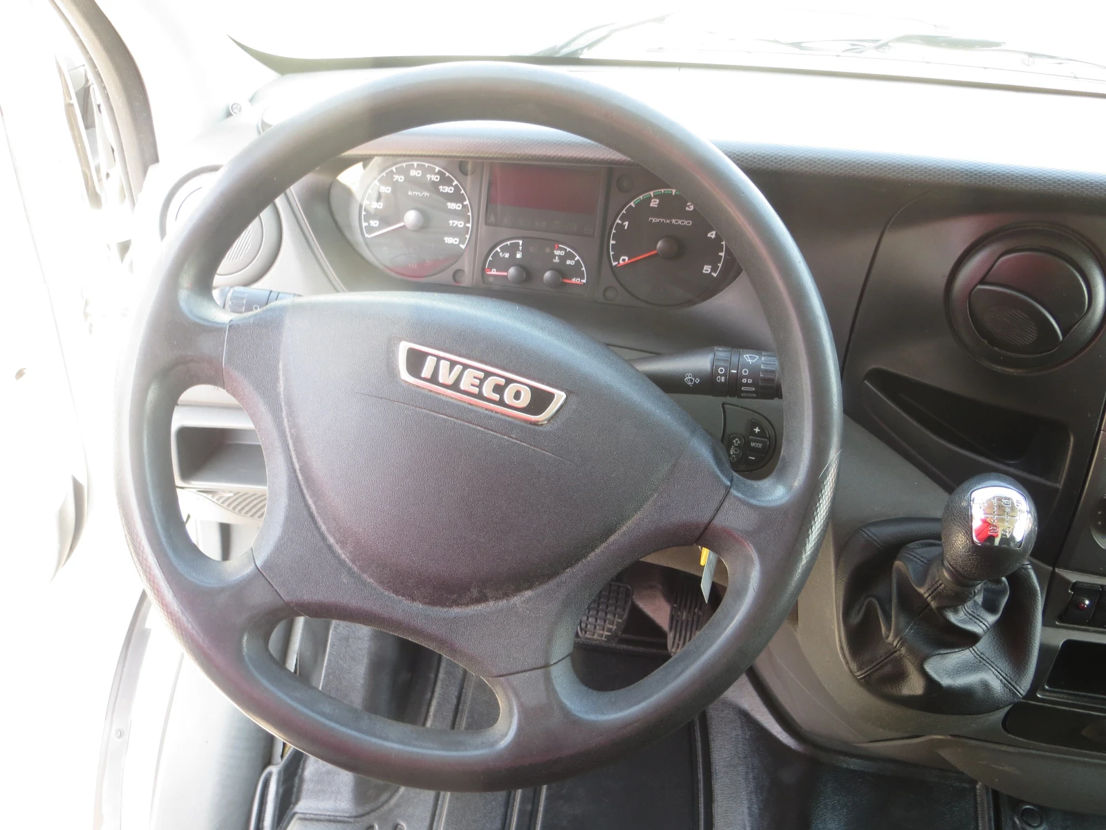 Iveco Daily 35S13-12 КУБ. М. ОБЕМ НА ТОВАРНОТО ПОМЕЩЕНИЕ, снимка 8 - Бусове и автобуси - 54619140