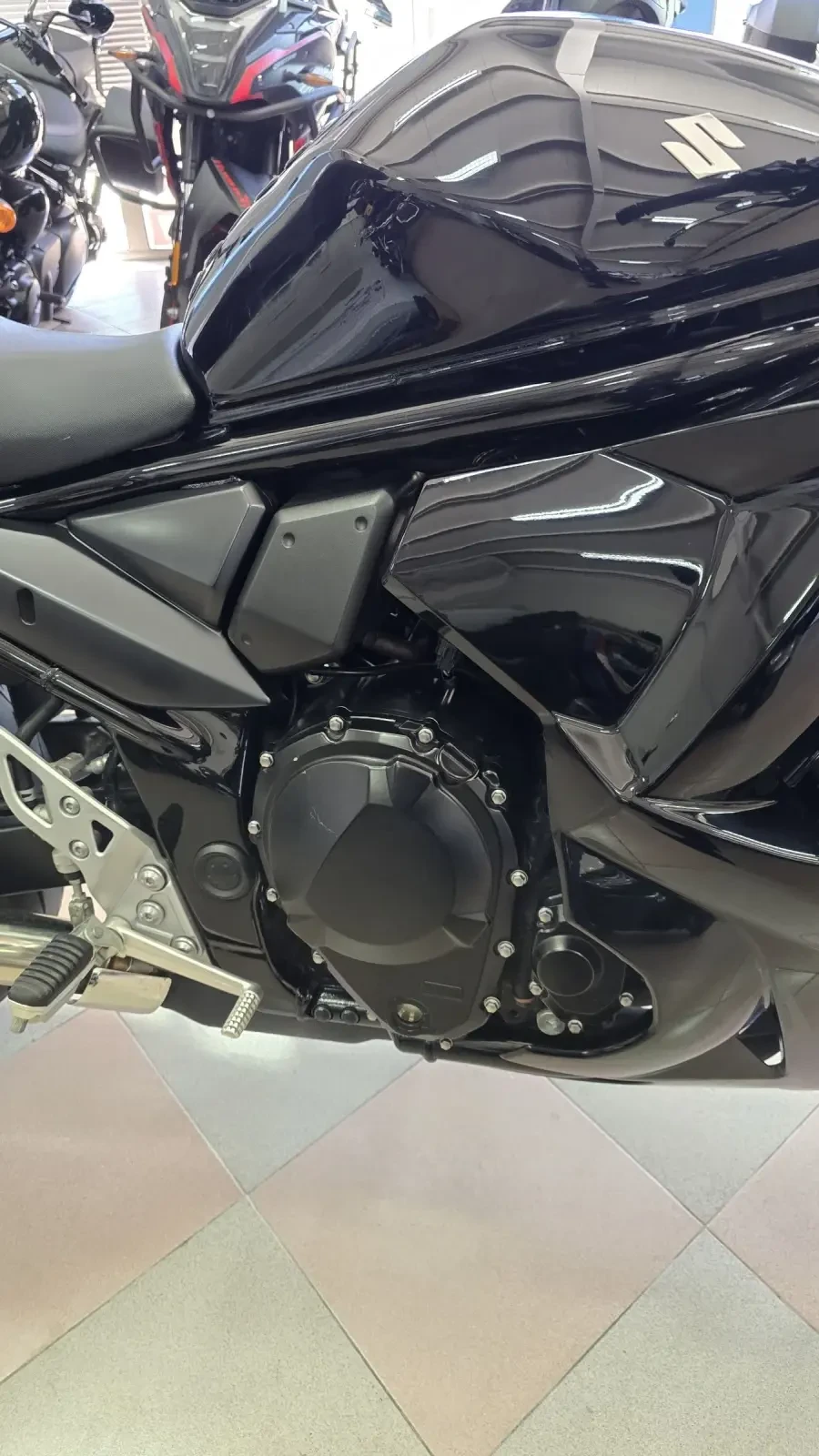 Suzuki Gsx 650 F Като нов ! Лизинг !, снимка 13 - Мотоциклети и мототехника - 54566119