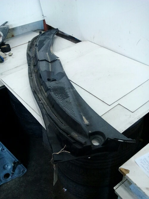 Кора под предни чистачки Нисан Примера