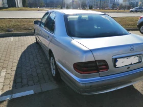 Mercedes-Benz E 220, снимка 5