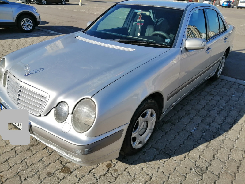 Mercedes-Benz E 220, снимка 1 - Автомобили и джипове - 46394150