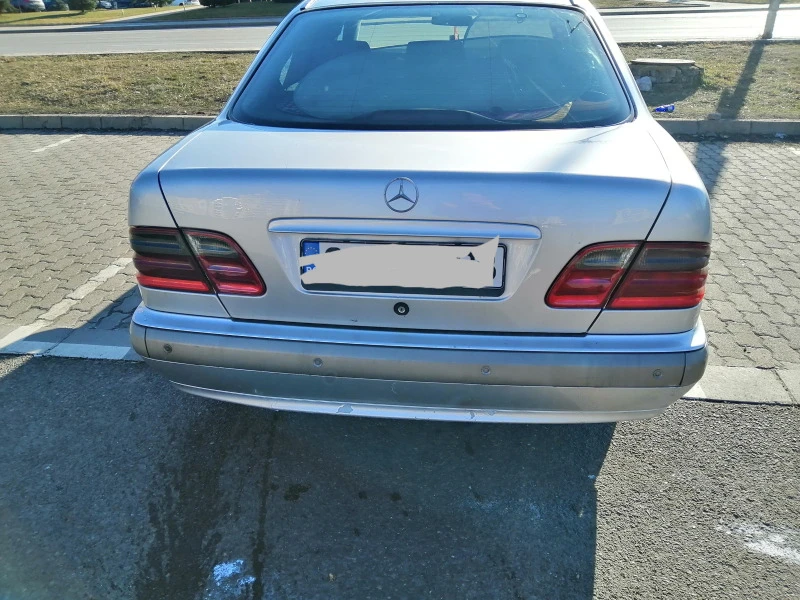 Mercedes-Benz E 220, снимка 4 - Автомобили и джипове - 49588192