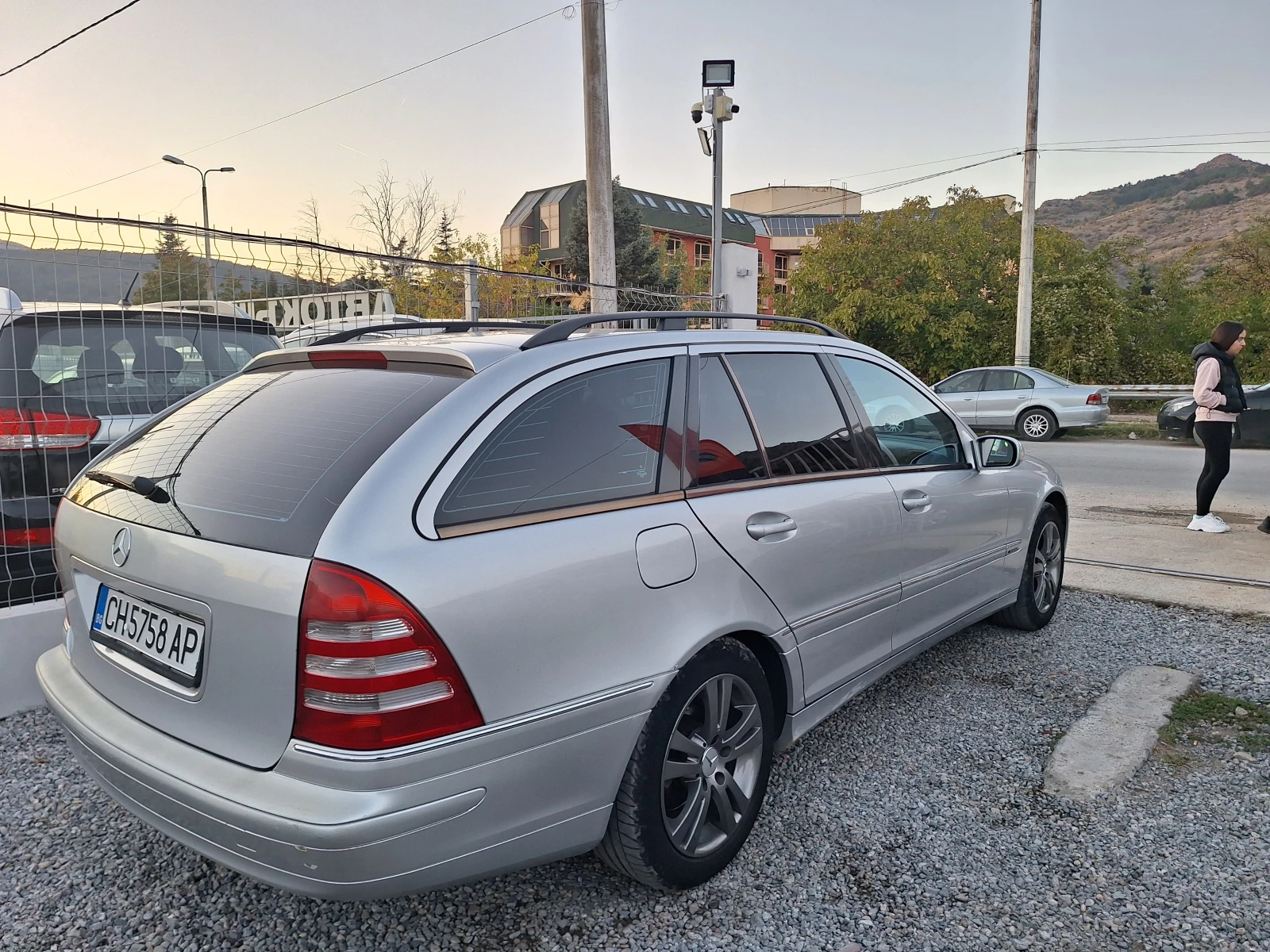 Mercedes-Benz C 200 2.0 GPL НАПЪЛНО ОБСЛУЖЕН  - изображение 4