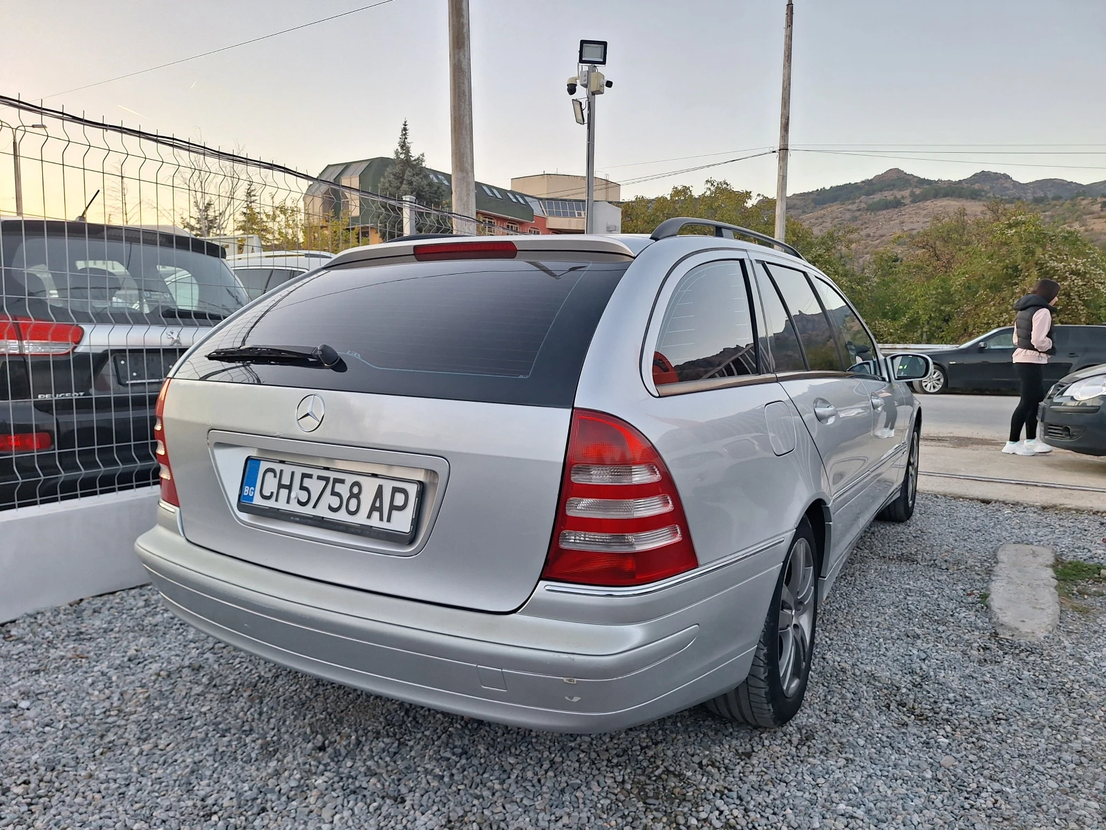 Mercedes-Benz C 200 2.0 GPL НАПЪЛНО ОБСЛУЖЕН  - изображение 5