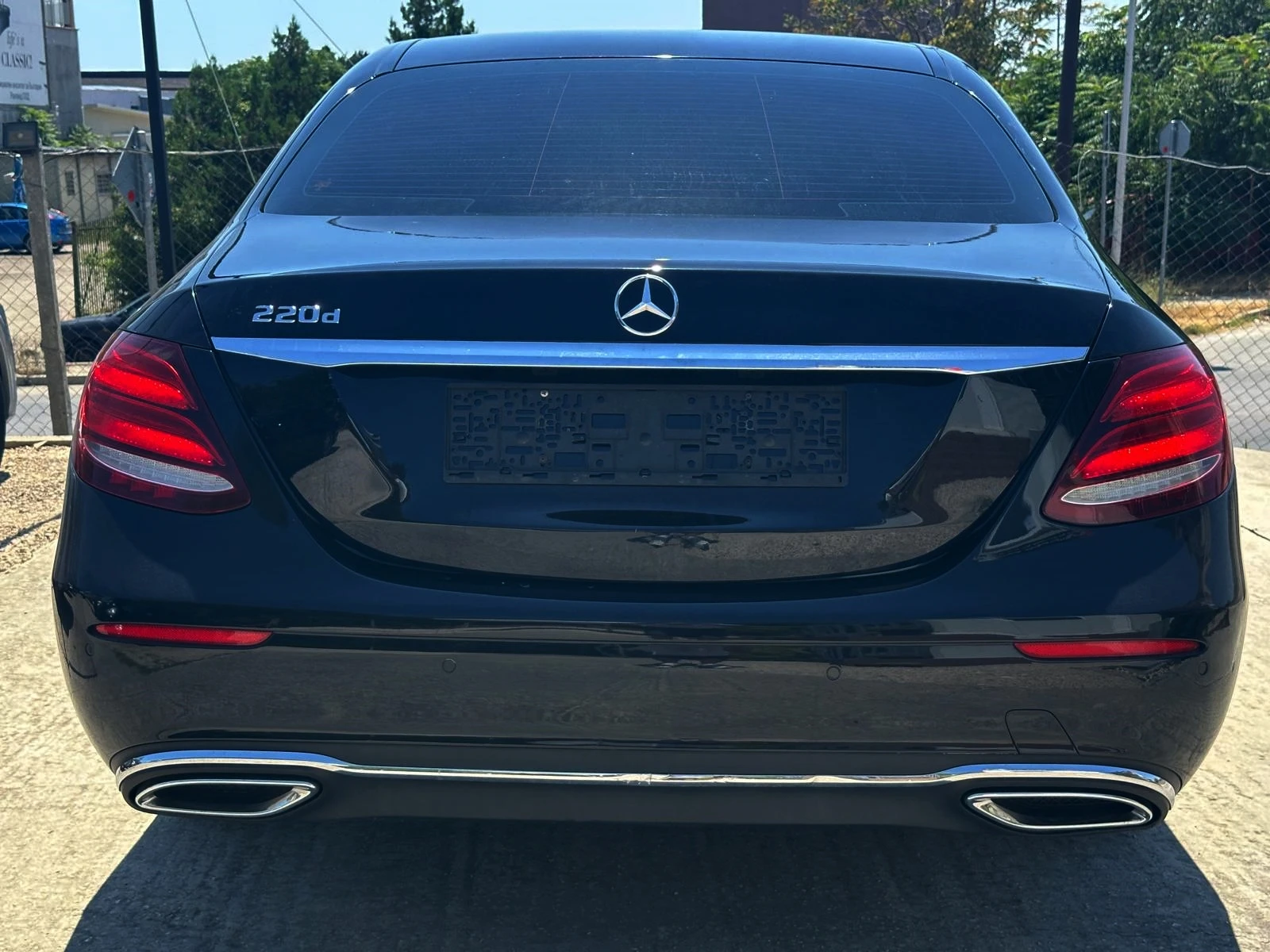Mercedes-Benz E 220 9GMULTIBEAM.LINE-ASSIST.BRAKE-ASSIST.AMBIENT-LIGHT - изображение 7