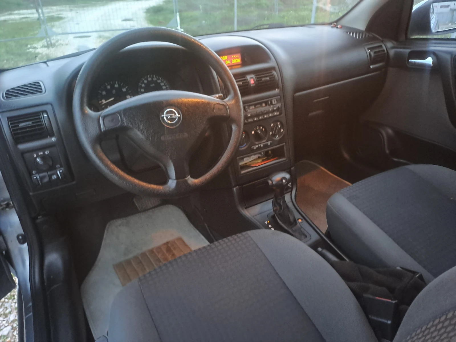 Opel Astra 1.6i....ПЪЛЕН АВТОМАТ , снимка 12 - Автомобили и джипове - 54110559