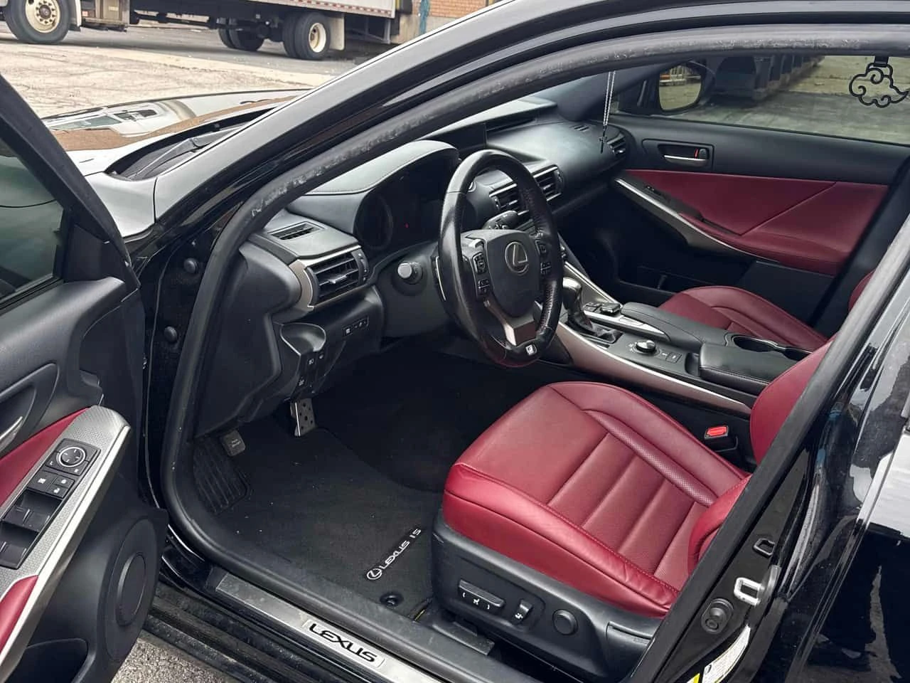 Lexus IS 300 * 4dr Sdn AWD * PANO* KEYLESS* ПОДГРЕВ* , снимка 5 - Автомобили и джипове - 54437126