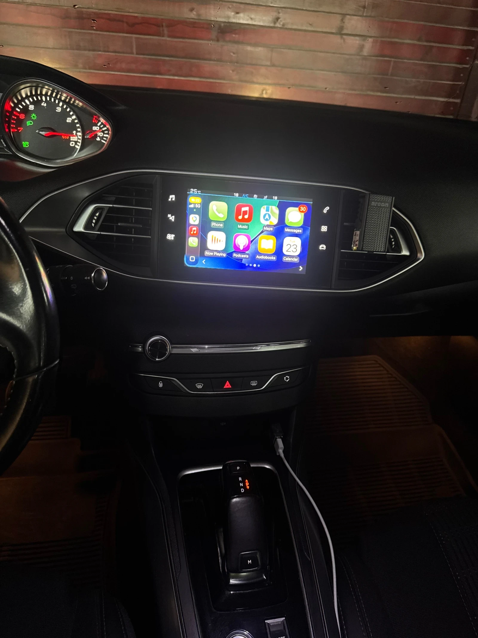 Peugeot 308 2019 бензин/автомат - 8 скорости, снимка 5 - Автомобили и джипове - 55013415