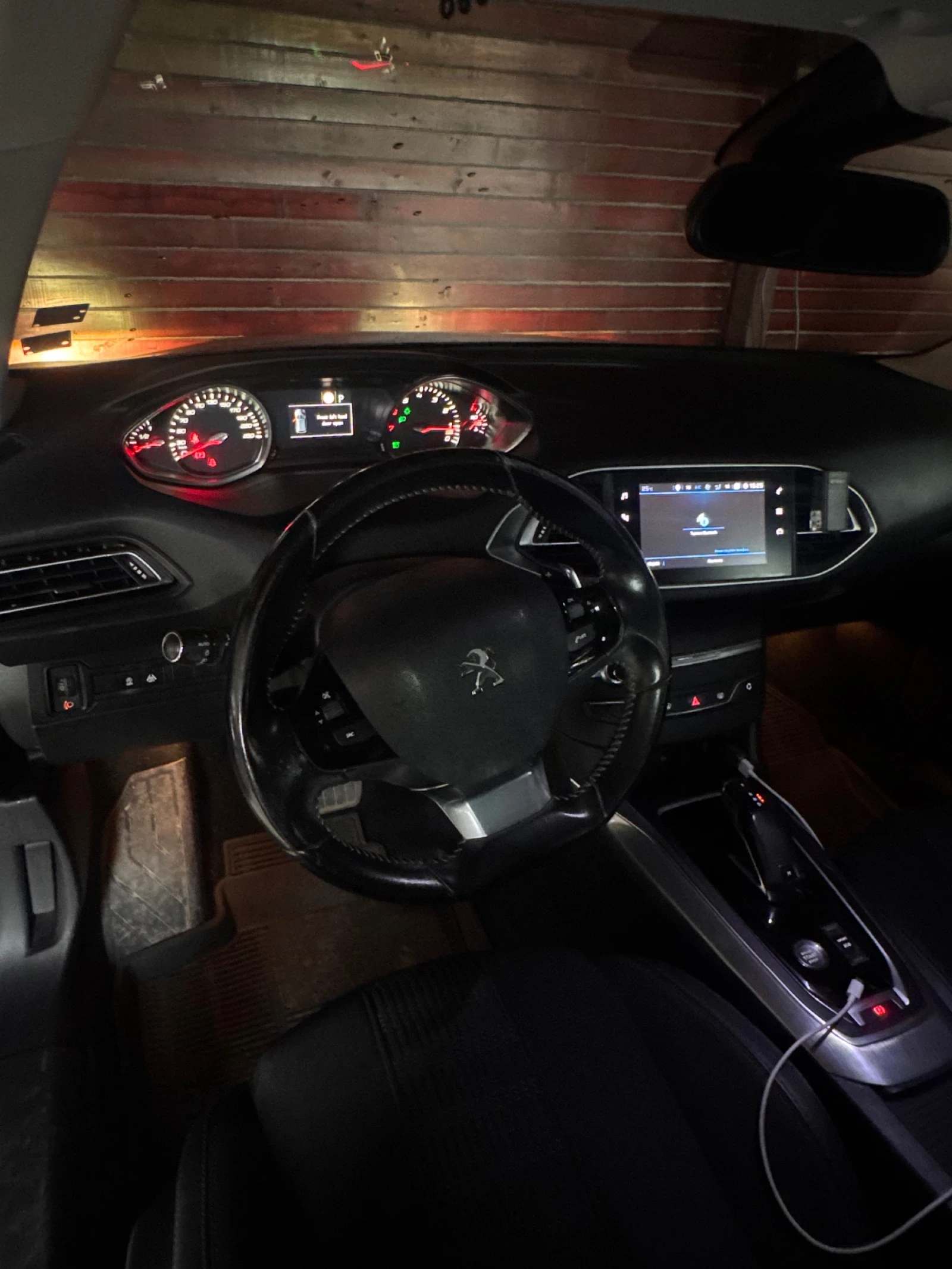 Peugeot 308 2019 бензин/автомат - 8 скорости, снимка 12 - Автомобили и джипове - 55013415