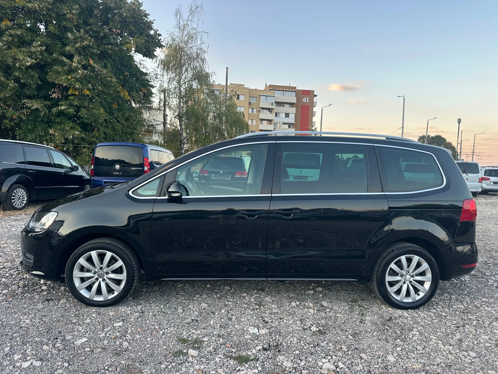 VW Sharan 2.0TDI DSG 140kc 7 MESTEN ITALIA, снимка 6 - Автомобили и джипове - 56260153