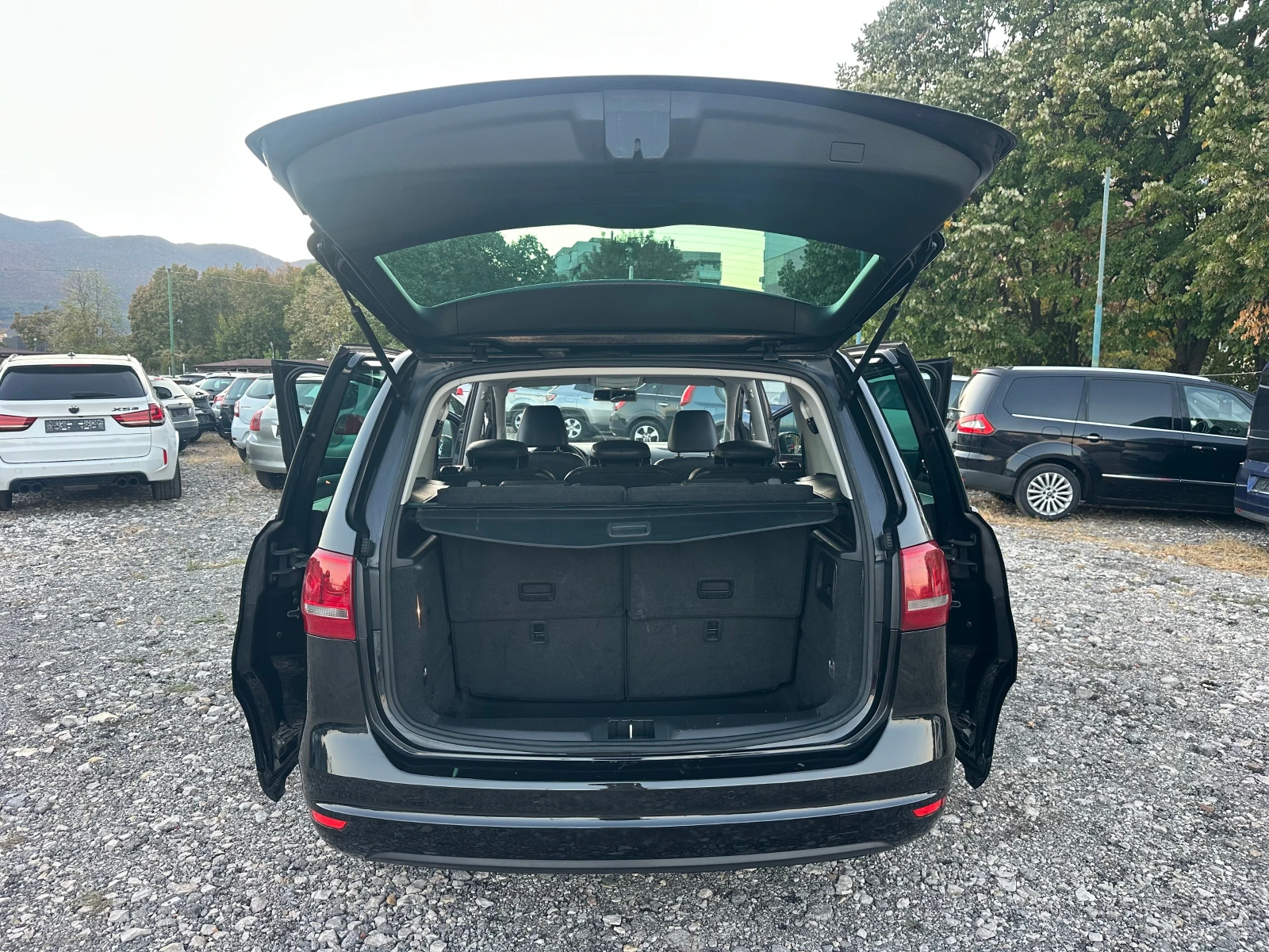 VW Sharan 2.0TDI DSG 140kc 7 MESTEN ITALIA, снимка 15 - Автомобили и джипове - 56260153
