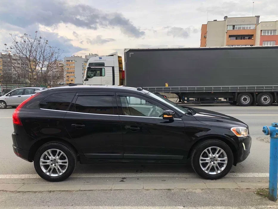 Volvo XC60 Т5 Drive-E Premier - изображение 2