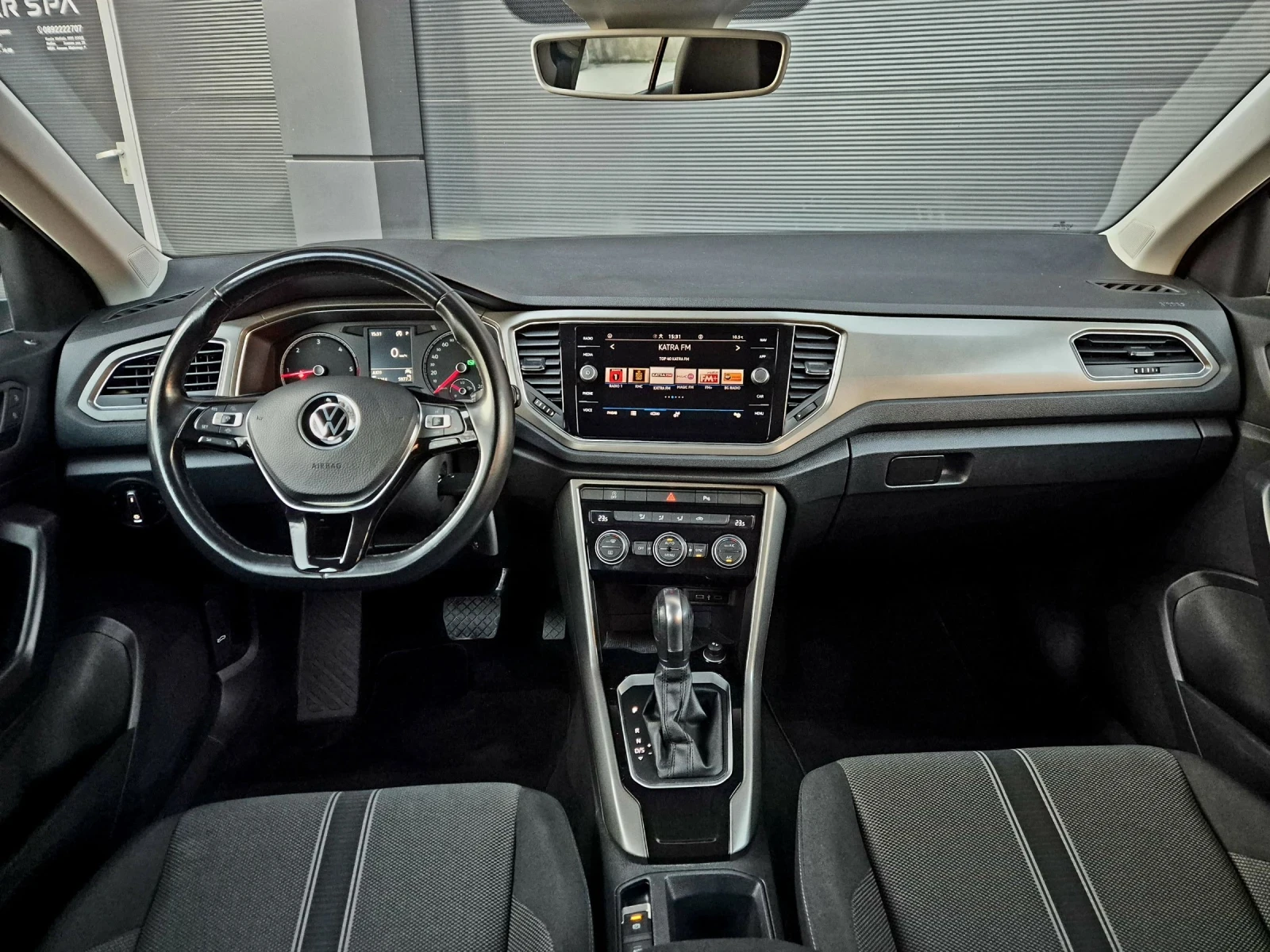 VW T-Roc 2.0 TDI DSG * Пълна сервизна история във Фолксваге - изображение 8