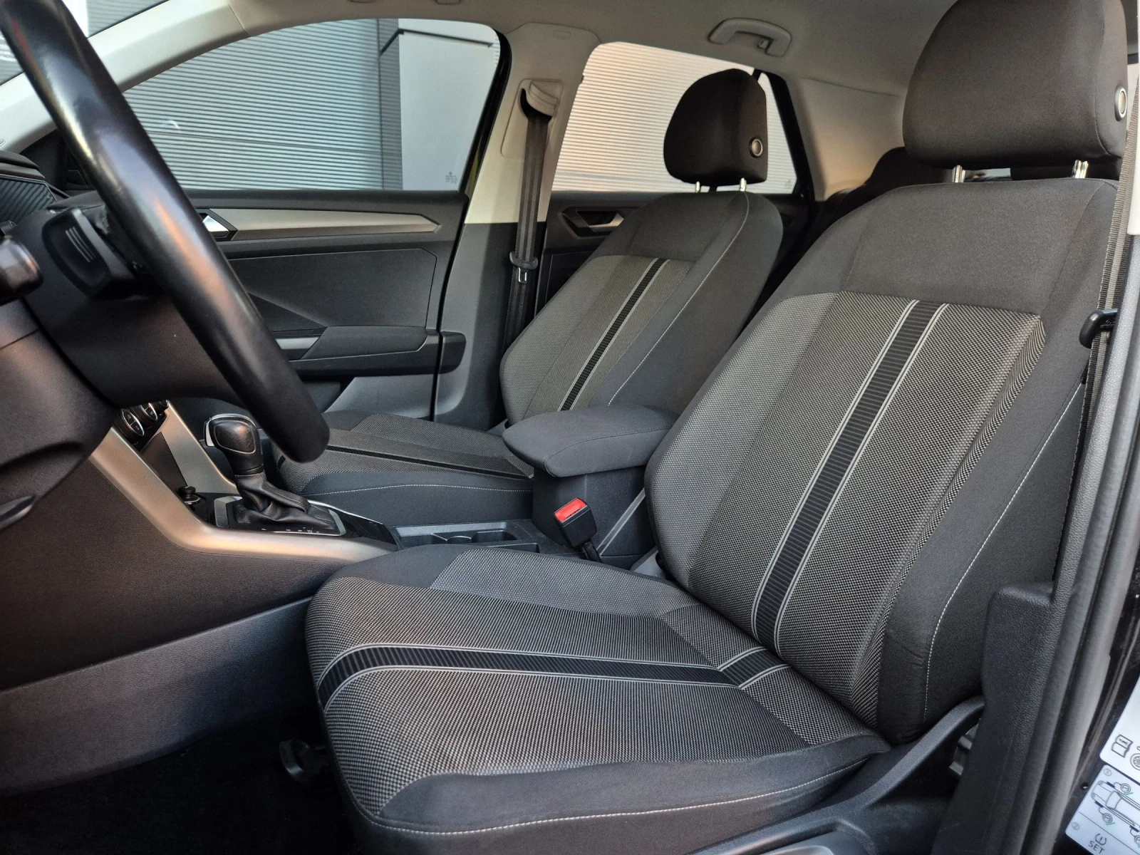 VW T-Roc 2.0 TDI DSG * Пълна сервизна история във Фолксваге - изображение 9