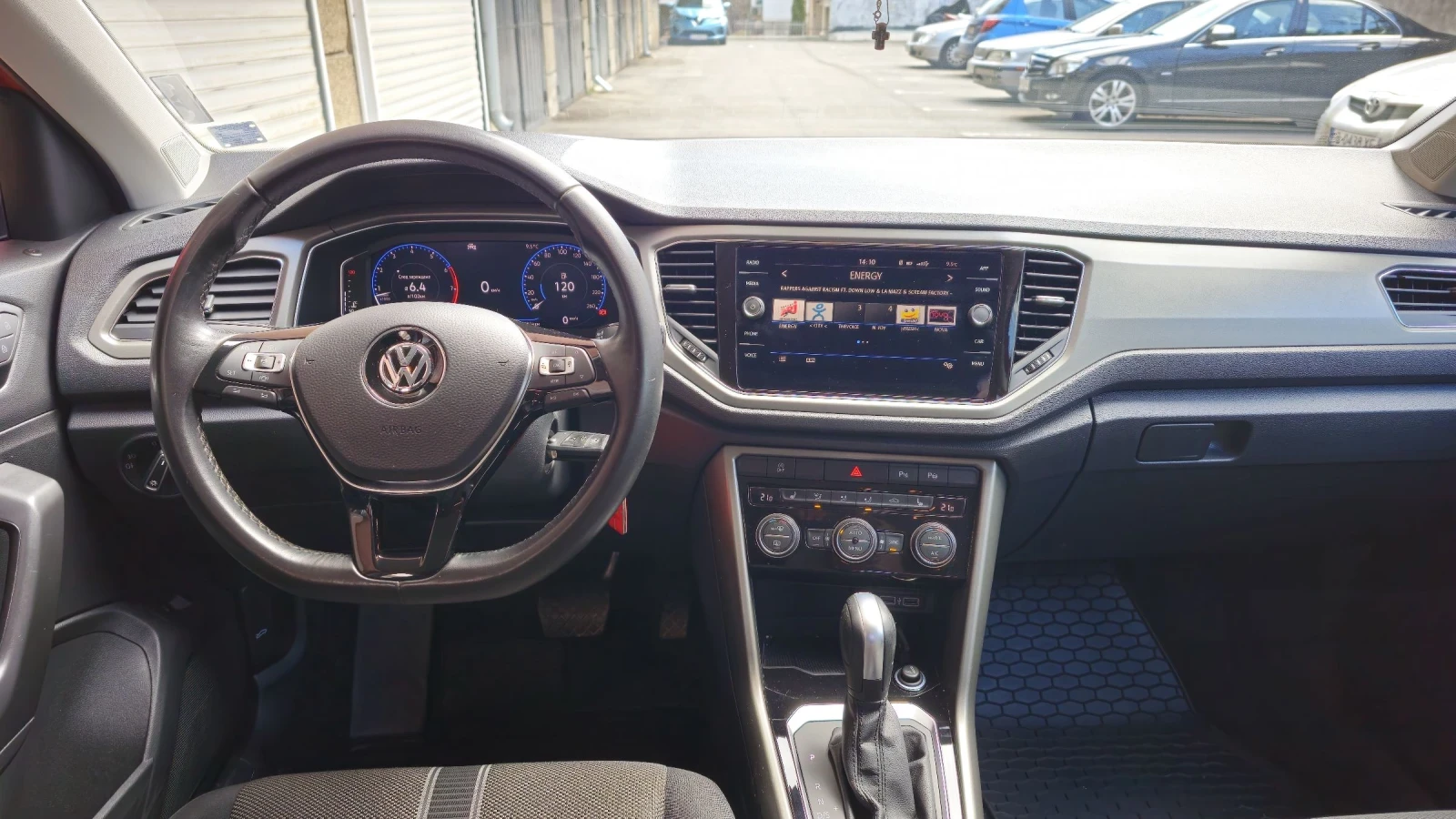 VW T-Roc, снимка 10 - Автомобили и джипове - 54260277