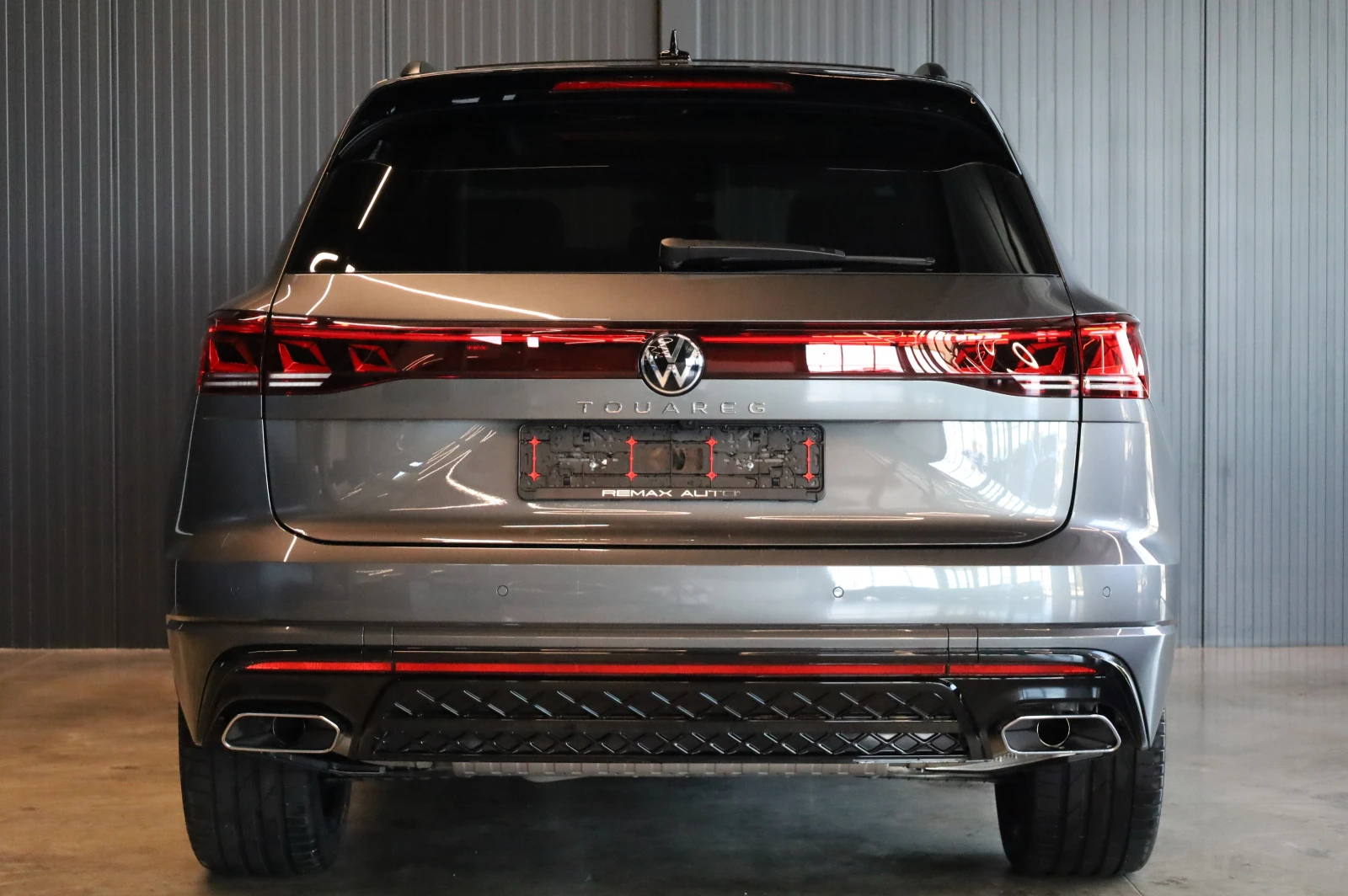 VW Touareg * NEW MODEL* R-LINE* IQ HD MATRIX LIGHTS* PANO!, снимка 7 - Автомобили и джипове - 54924075