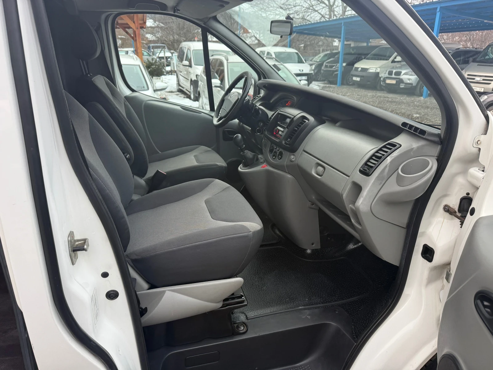 Renault Trafic 2.0 - изображение 8