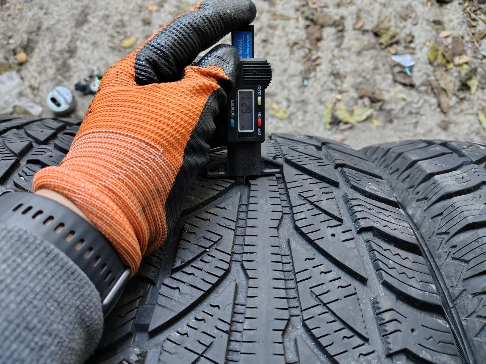 Гуми Зимни 245/70R16, снимка 4 - Гуми и джанти - 53776038