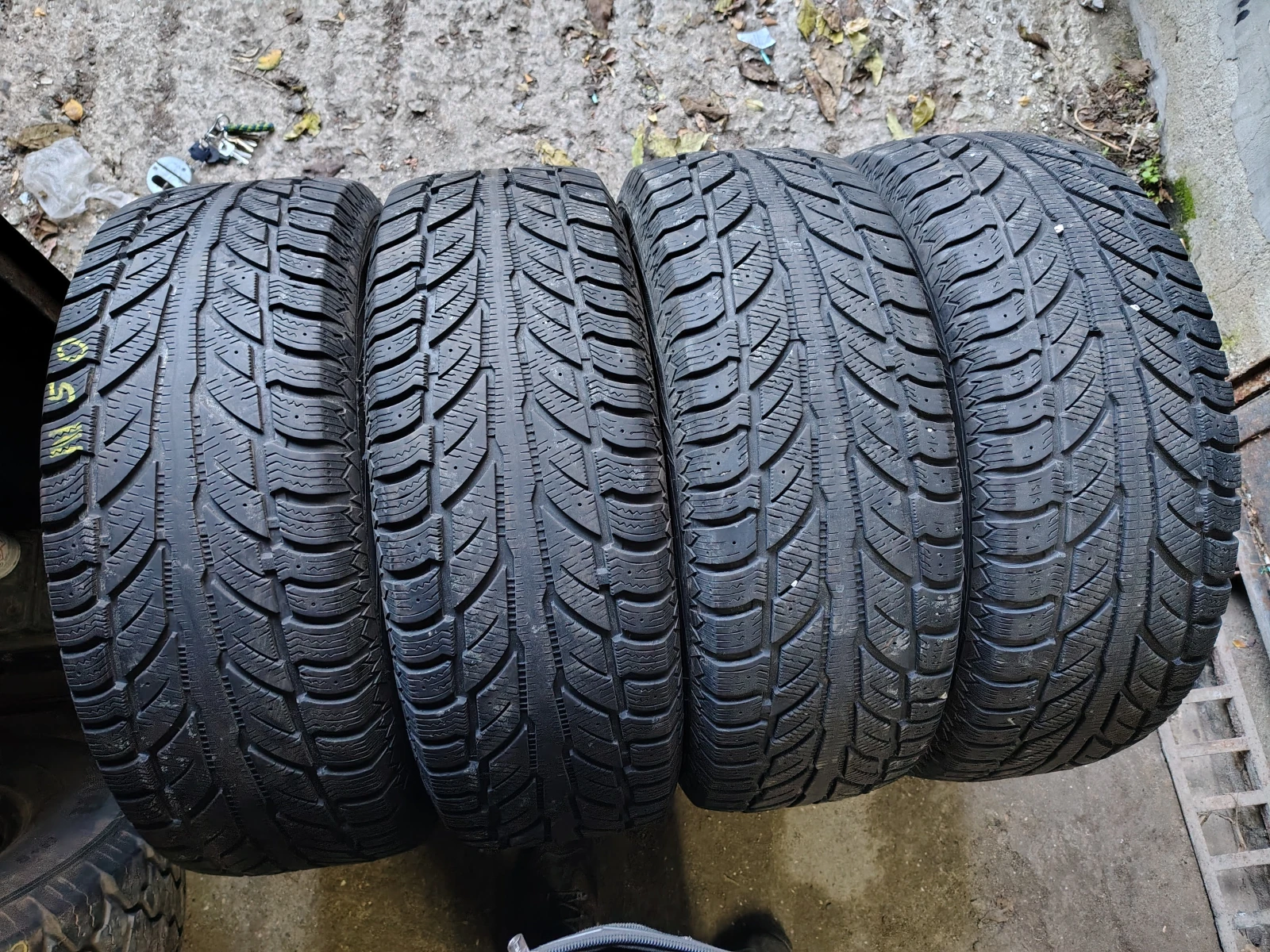 Гуми Зимни 245/70R16