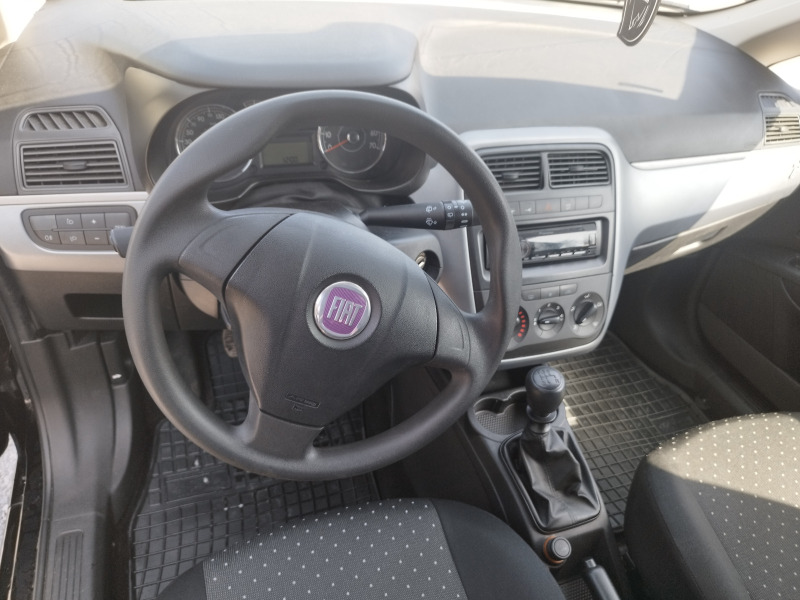 Fiat Punto 1.4 i (80хил.км.) ТОП състояние , снимка 6 - Автомобили и джипове - 45777065