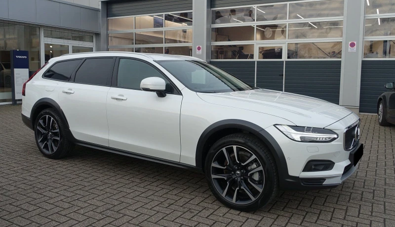 Volvo V90 Cross Country B5 = Plus= Panorama Гаранция, снимка 1 - Автомобили и джипове - 49126151