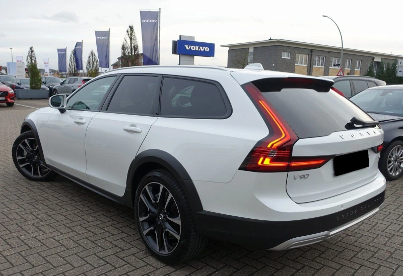 Volvo V90 Cross Country B5 = Plus= Panorama Гаранция, снимка 2 - Автомобили и джипове - 49126151