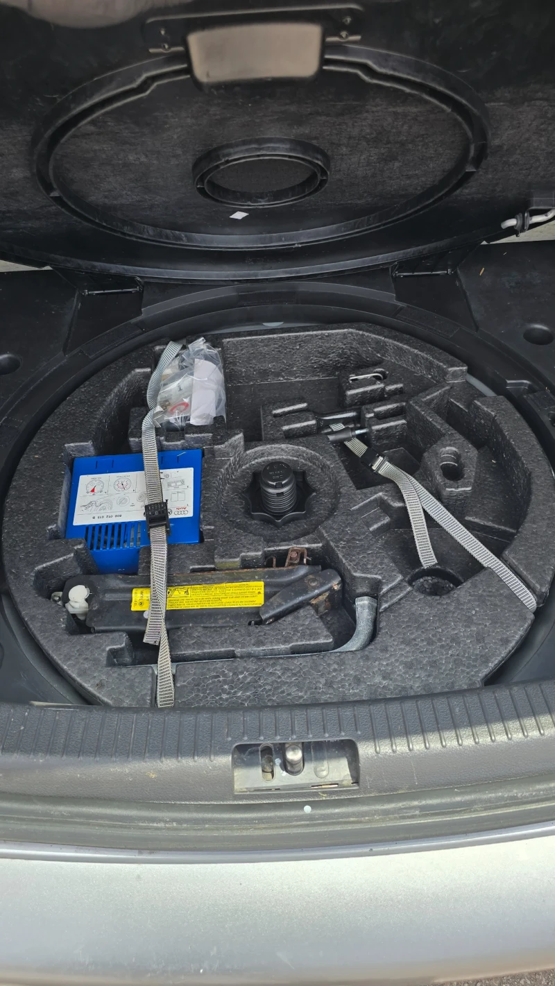 VW Touran 1.9 tdi 105 кс 6 Скорости , снимка 12 - Автомобили и джипове - 52191145