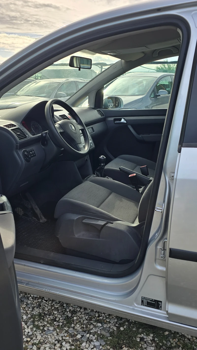 VW Touran 1.9 tdi 105 кс 6 Скорости , снимка 10 - Автомобили и джипове - 52191145