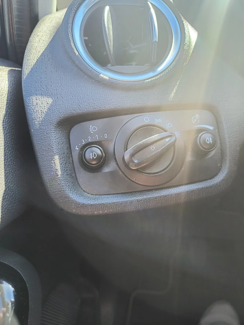 Ford Fiesta 1.6 TDCi Titanium , снимка 9 - Автомобили и джипове - 52384573