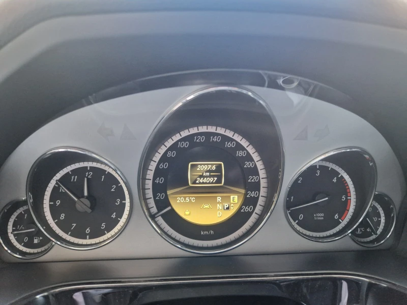 Mercedes-Benz E 350 CDI 4 Matic BlueEFFICIENCY, снимка 13 - Автомобили и джипове - 52946058