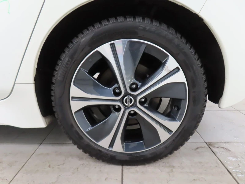 Nissan Leaf  40 kWh N-connecta, снимка 9 - Автомобили и джипове - 53181136
